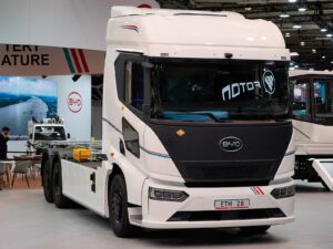Електротягач на 800 к.с. став 150-тисячним: 5 фактів про вантажівки BYD