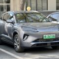 Сірий BYD Sea Lion 06 EV, вигляд спереду