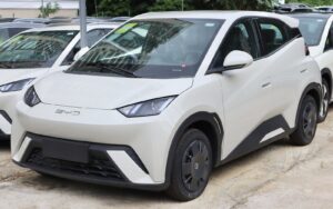 Від 3,78 до 4,2 метра за три роки. Як найдешевший BYD став сімейним хетчбеком