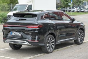 Китай погодився вдвічі зменшити експорт гібридів до ЄС. Що домовлено, а що ні