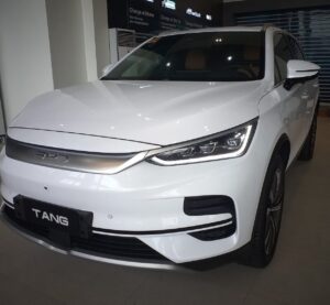 BYD Tang EV другого покоління в дилерському салоні