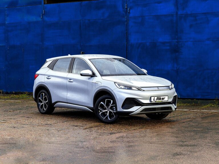 Нових авто в оголошеннях стало на 13% менше, а медіанна ціна зросла до $38 591