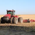 Трактор Case IH Steiger 600 обробляє стерню після жнив біля Тиврова на Вінниччині