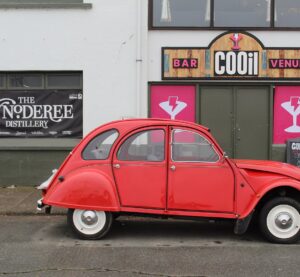 Класичний червоний Citroën 2CV