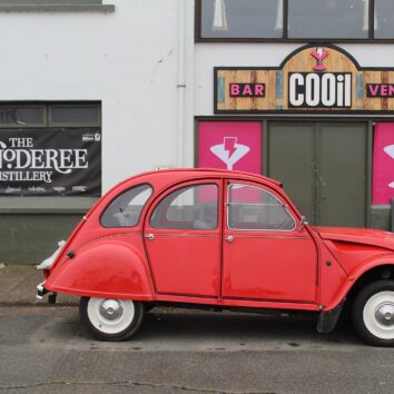 Класичний червоний Citroën 2CV