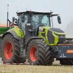 Бак на 712 літрів і до 450 к.с.: в Україні показують трактори CLAAS AXION 9
