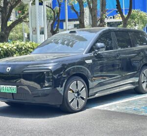 Denza N8L 2026 модельного року — шестимісний брат нового електричного Denza N8