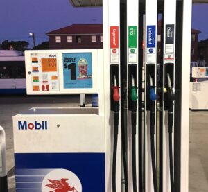 Паливна колонка з бензином E10 на АЗС