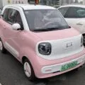 Тридверний FAW Bestune Pony на парковці в Чжухаї, Китай