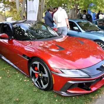 Звичайний Ferrari 12Cilindri — на фото не версія Manuale