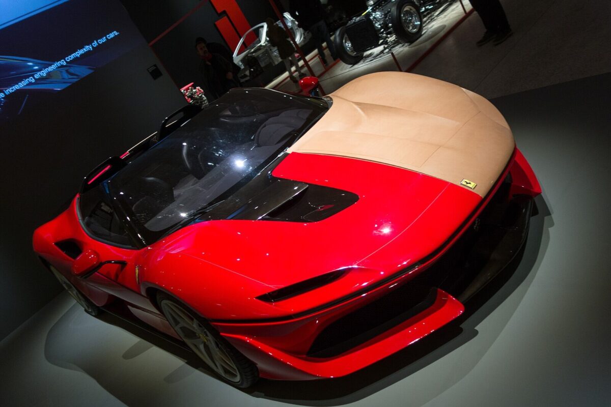 Ювілейний родстер Ferrari J50 створений за мотивами моделей минулого