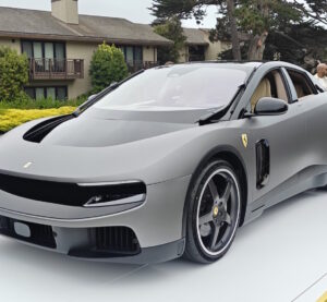 Електричний Ferrari Luce на виставці в Пеббл-Біч