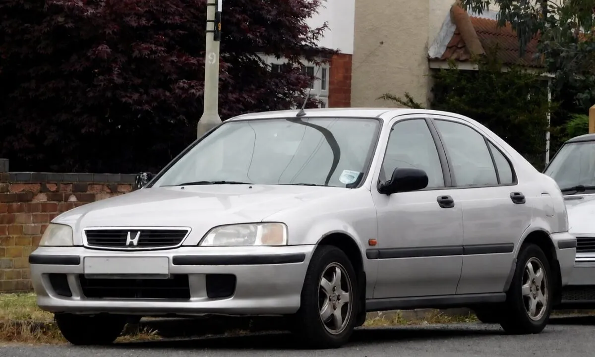 Honda Civic 1.4i S 1999 року — седан тієї ж генерації, що й п'ятидверний Civic Джексона Лемба