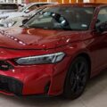 Гібридна Honda Civic e:HEV у червоному кольорі