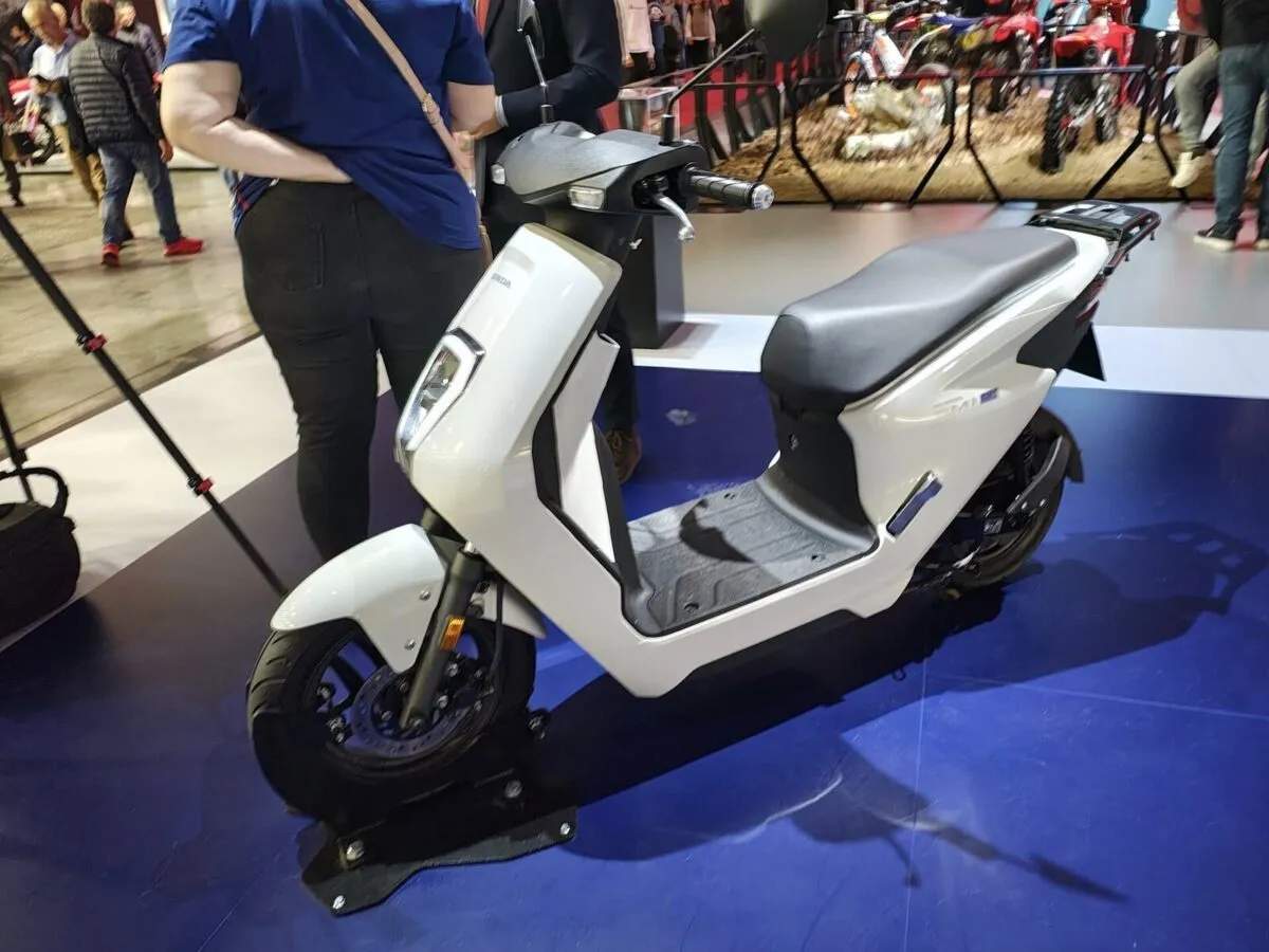 Електроскутер Honda EM1 e:
