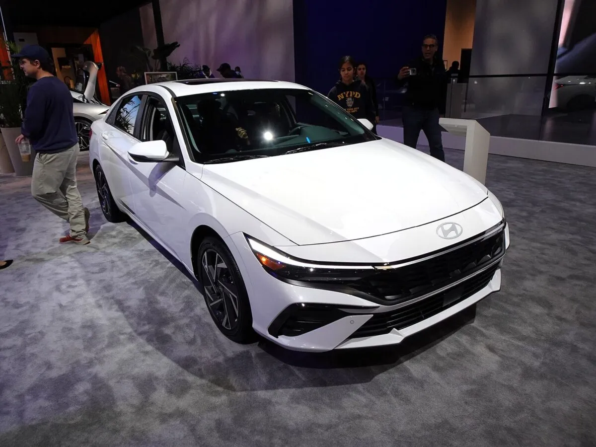 Hyundai Elantra Hybrid 2024 — та сама машина, що i30 Sedan Hybrid в Австралії