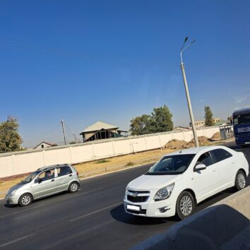 Автомобільна траса в Узбекистані