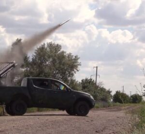 Пікап ЗСУ з реактивною установкою