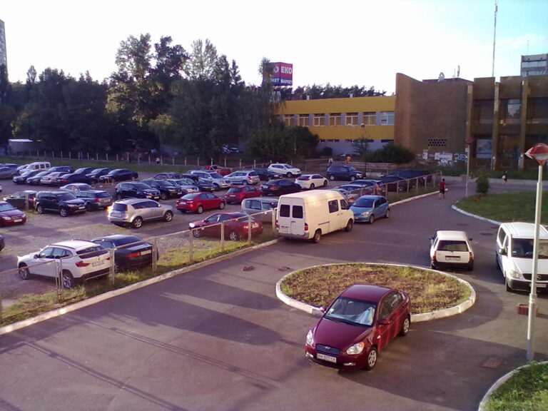 5% місць і не далі 50 метрів від в’їзду. Уряд затвердив правила паркування для батьків із малюками