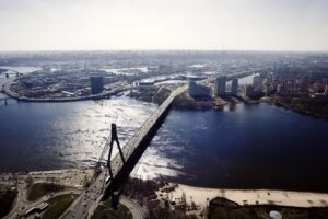 Південний міст за 10 днів перекривали двічі. Як тепер їздити між берегами Києва
