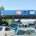 Митний контроль автомобілів на українському боці пункту пропуску Ужгород