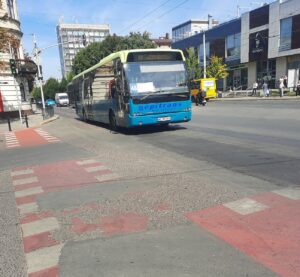 Міський автобус на маршруті у Львові
