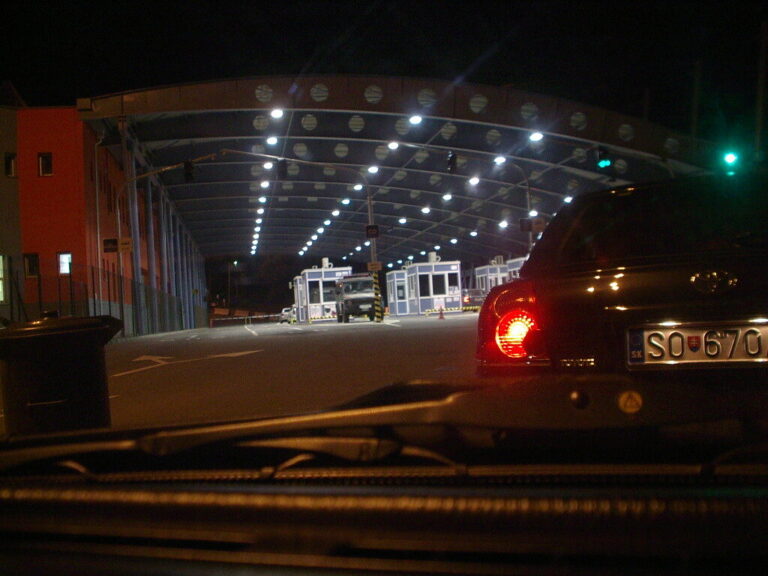 До 9 тисяч гривень зайвого акцизу: чому авто з-за кордону краще розмитнити до 31 грудня
