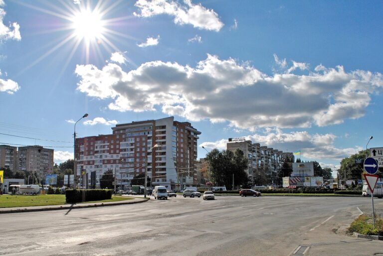 Вторая продажа авто за год стоит 10% цены, третья — 23%. Почему со сделкой иногда стоит дождаться января