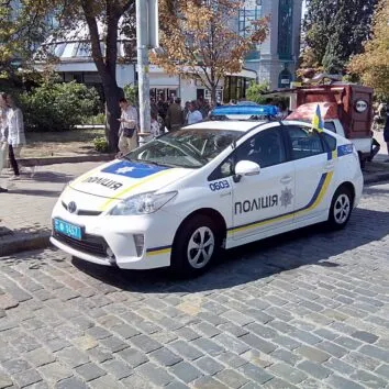 Автомобіль патрульної поліції на вулиці Інститутській у Києві
