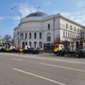 Евакуатори біля Педагогічного музею на вулиці Володимирській у Києві