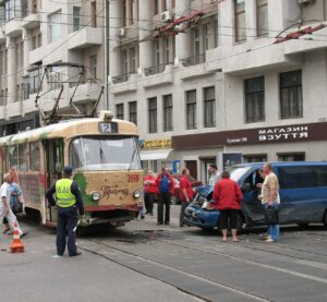 Наслідки ДТП за участю трамвая і мікроавтобуса в Харкові