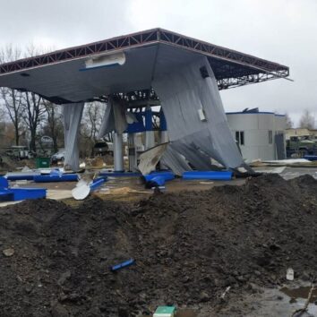 Зруйнована АЗС у Новому Бикові на Чернігівщині
