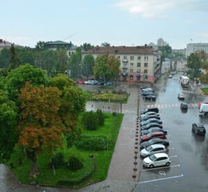 Паркування з місцем для водіїв з інвалідністю в центрі Тернополя