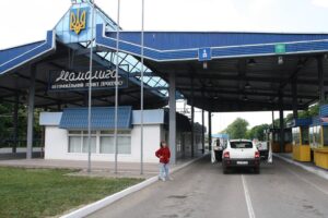 Митниця запустила онлайн-перевірку 60 днів для авто на іноземних номерах