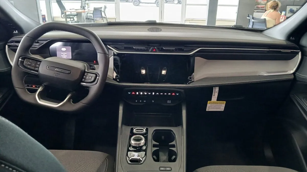 Салон Jeep Cherokee 2026