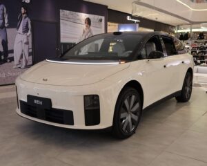 Li Auto прибрала з кросовера i6 батареї CATL і поставила власні на 96 кВт·год