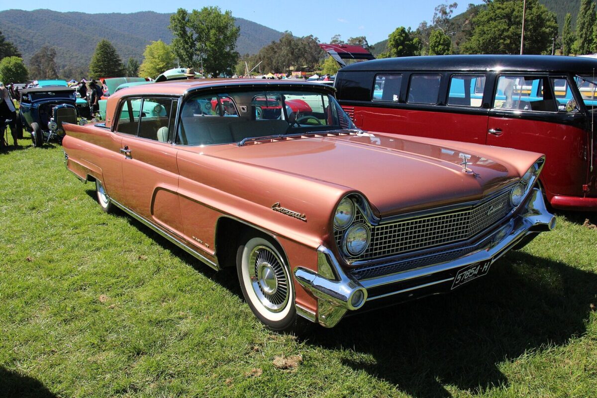 Lincoln Continental 1959 року на Bring a Trailer – це втілення розкоші 50-х