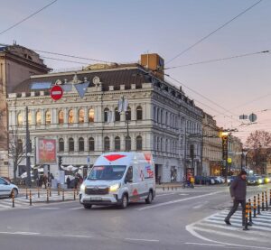 Електрофургон Maxus eDeliver 9 «Нової пошти» у Дніпрі