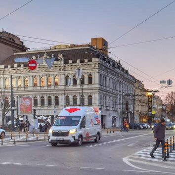 Електрофургон Maxus eDeliver 9 «Нової пошти» у Дніпрі