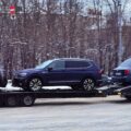 Автовоз у Дніпрі везе пригнані Mazda CX-5 з пошкодженим передком, Volkswagen Tiguan і Chevrolet Lacetti, січень 2026