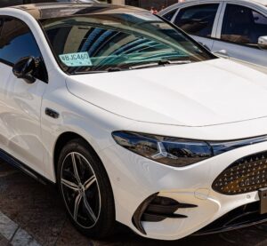 Новий електричний Mercedes-Benz CLA (C174) китайської збірки з тимчасовим номером, Китай, листопад 2025