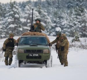 Цивільний пікап Nissan з кулеметом на навчаннях Сил територіальної оборони ЗСУ