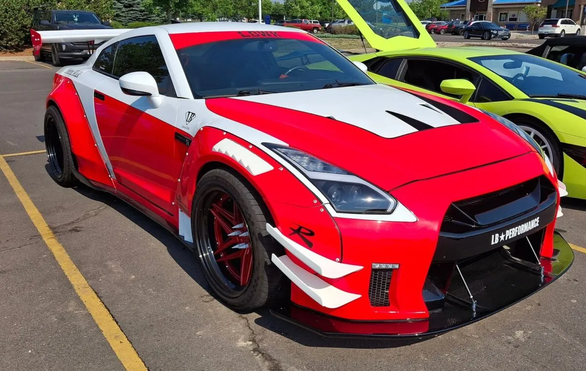 Nissan GT-R (R35) с обвесом LB-Silhouette Works GT от Liberty Walk