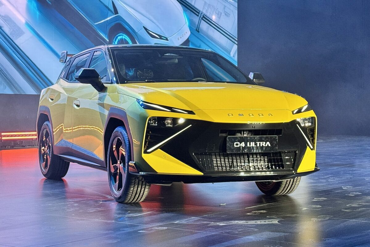 Omoda 4 Ultra на прем'єрі в Уху, жовтень 2025 — молодший кросовер бренду в тому ж стилі Cyber Mecha, що й новий Omoda X