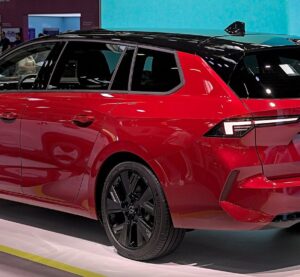 Універсал Opel Astra Sports Tourer Electric чинного покоління