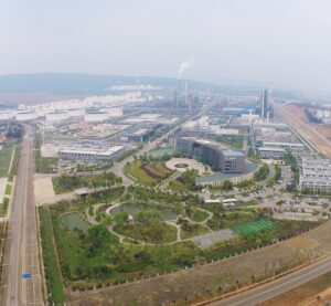 Нафтопереробний завод PetroChina в провінції Юньнань, Китай