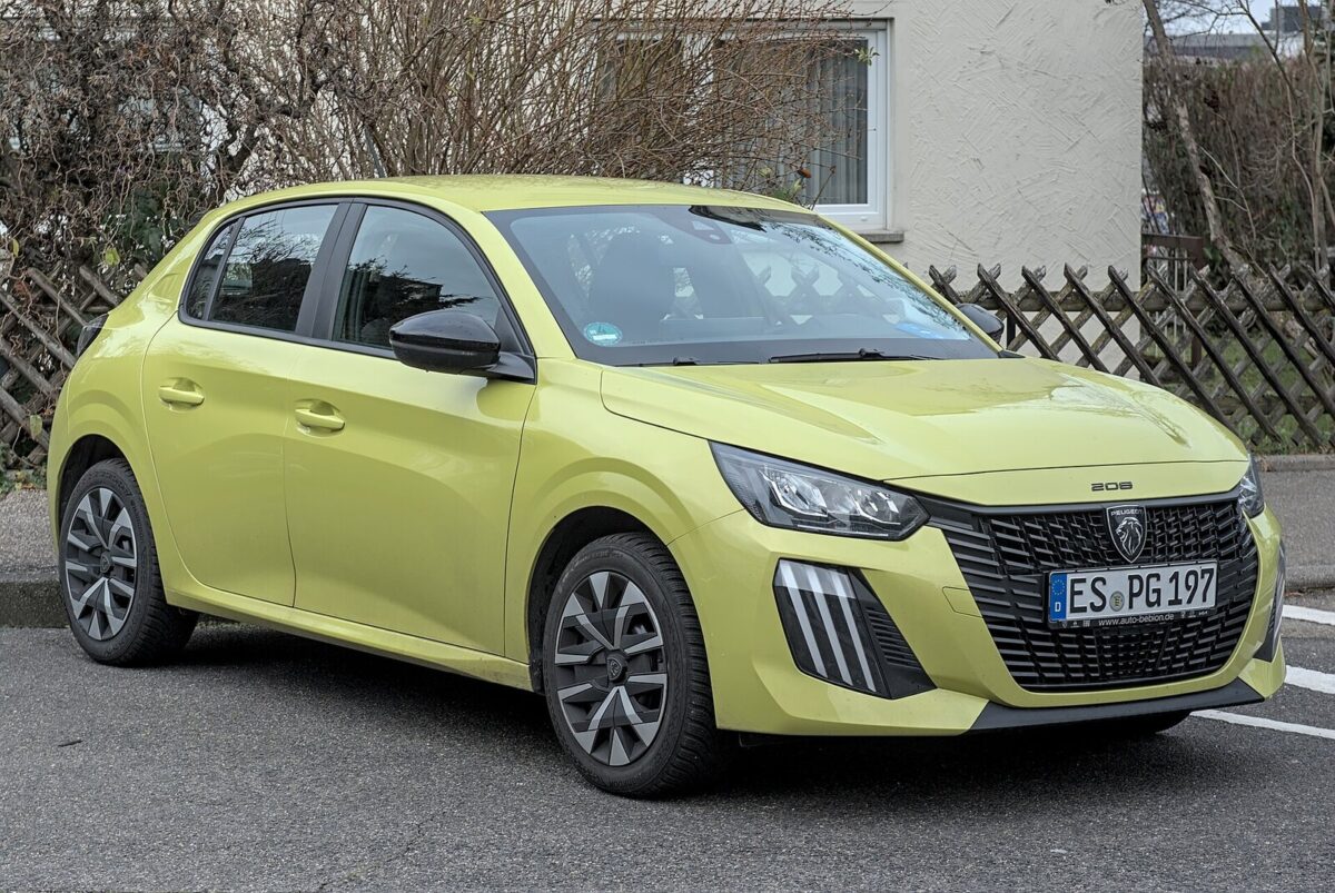 Peugeot 208 здивував колесами