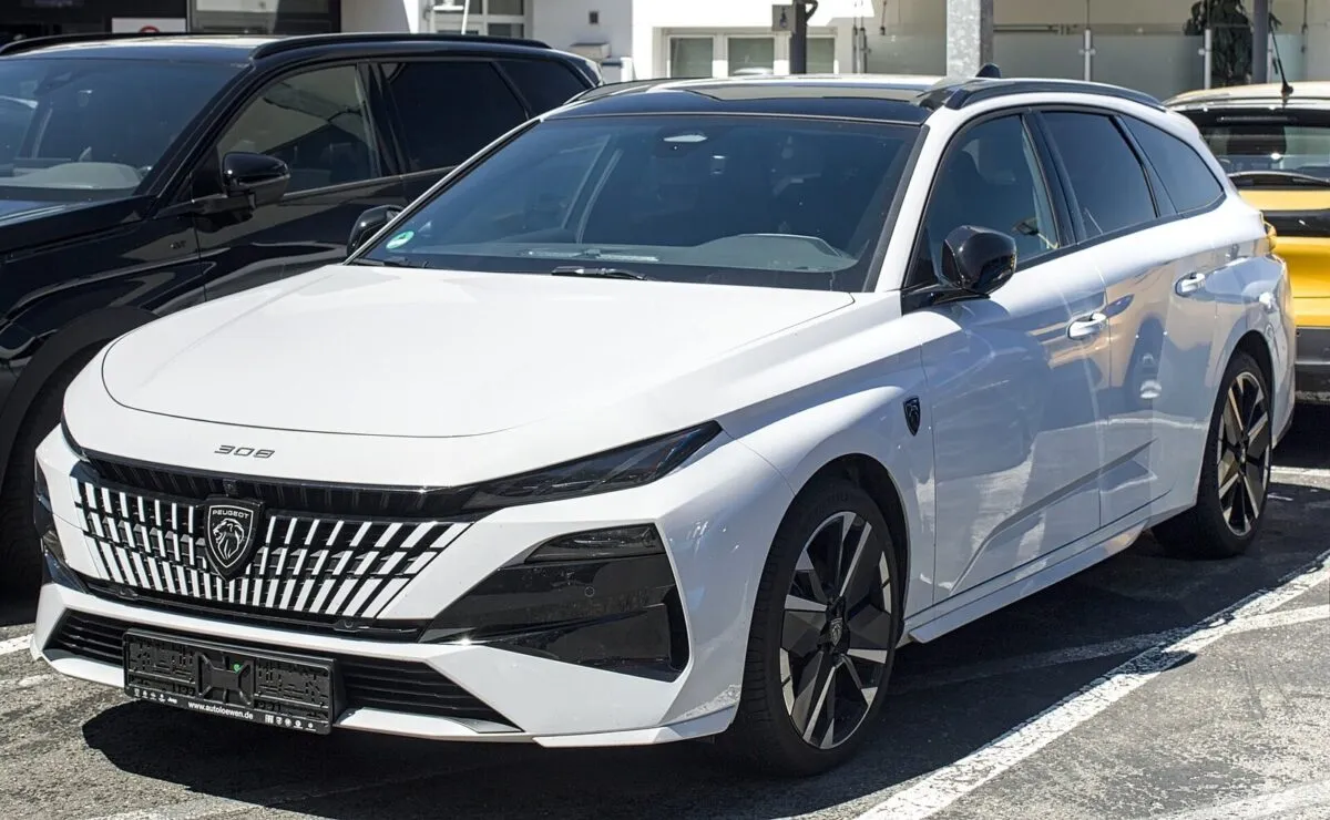 Peugeot 308 SW після оновлення 2025 року