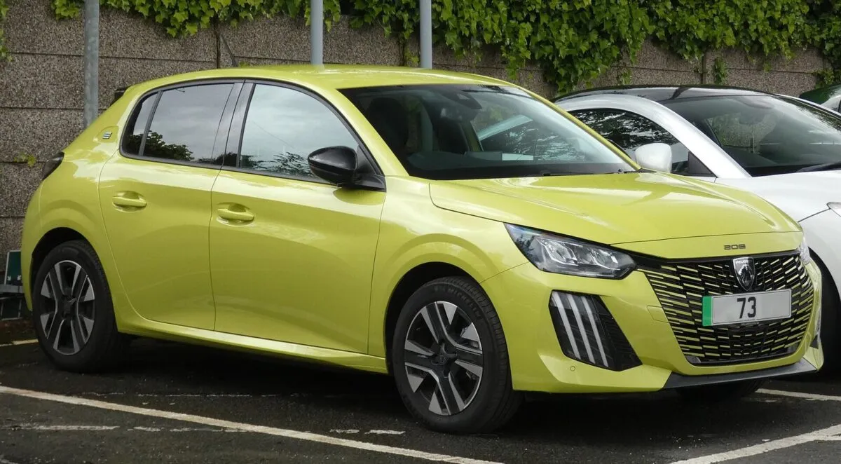 Peugeot e-208 2024 года