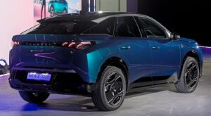 Peugeot E-3008 з великою батареєю доведеться чекати довше: Stellantis зупиняє заводи у Франції